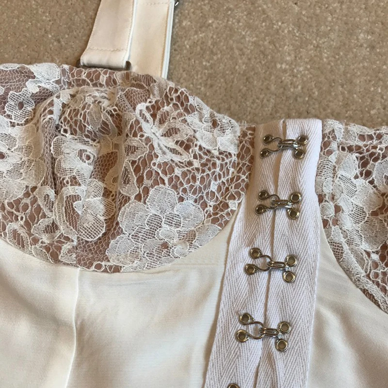 TWOTWINSTYLE летнее кружевное лоскутное сексуальное платье для женщин без рукавов с высокой талией облегающее мини-платье женская модная одежда Новинка