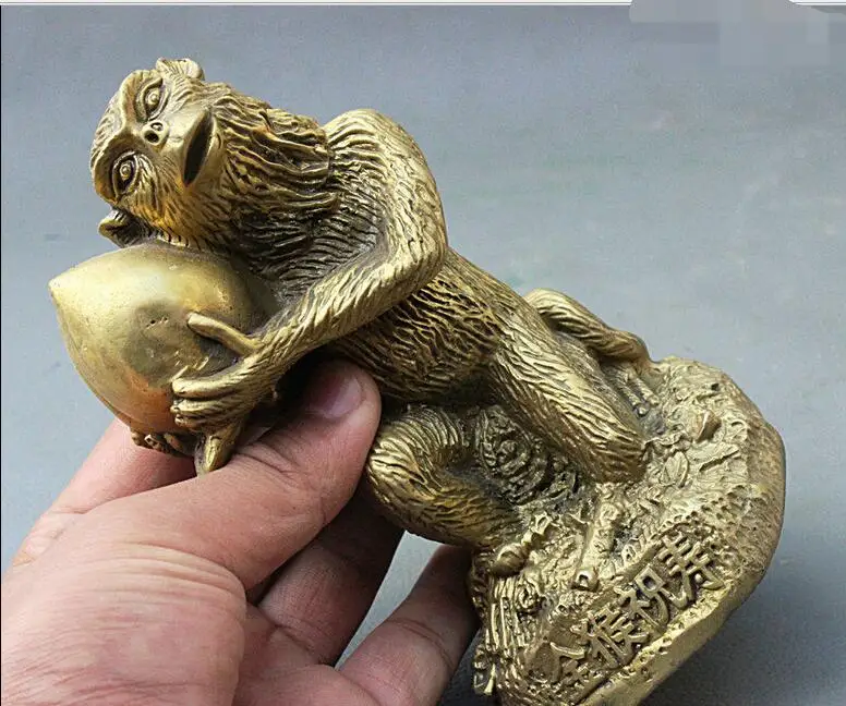 

6" Lucky China Feng shui Brass Zodiac Monkey Hold Longevity Shou Peach Art Statue
