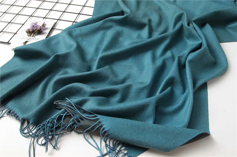 Дизайн новые зимние женские шарф модные однотонные двухсторонний мягкие кашемировые шарфы шали и палантины бандана женский платок кисточкой шарфы женские