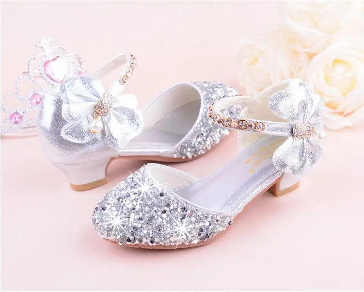 KKABBYII/Новинка года; весенняя обувь для девочек на высоком каблуке; модная Праздничная обувь принцессы с бантом и стразами; сандалии для девочек; европейские размеры 26-36