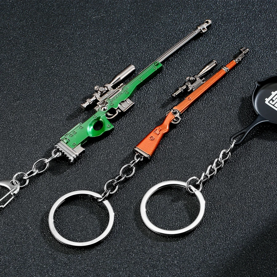 6 llaveros AWM casco Pan 98 K pistola bolsa de aleación de alta calidad llavero joyería FPS juego Fans regalo llaveros mujer brelock