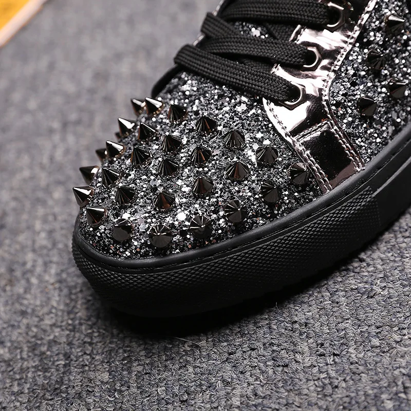 Marca de couro preto prata rebites sapatos