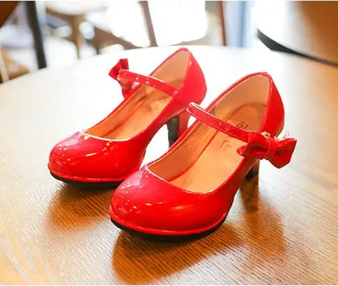 Обувь для девочек PU Обувь кожаная для девочек модные вечерние танцевальные туфли для среднего дети с высоким каблуком принцессы тонкие туфли Размеры 26-35