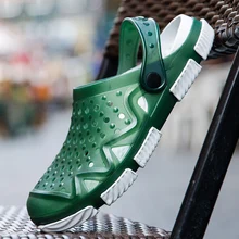 Мужские сандалии Crok Adulto Сабо Crocse черепки обувь EVA; сандалии; сезон лето; пляжные обувь, Тапочки в форме сердечек hombre Bayaband с рисунком «крокодил»