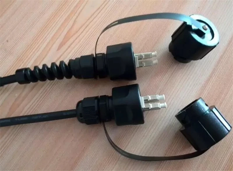 Photography light bracket four-headed cross-arm
