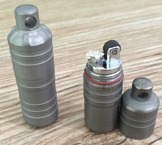 

handmade 5*1.2cm Pure titanium TA2 waterproof lighter Mini key pendant