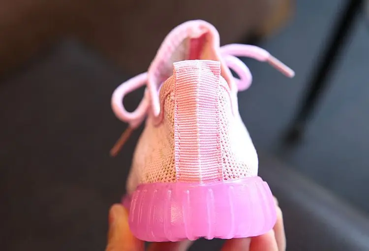 Davidyue Детские теннисные infantil детская обувь для мальчиков и девочек жидкокристаллический из сетчатой ткани; Детские кроссовки; обувь с подсветкой; Повседневные детские легкие кроссовки на плоской подошве
