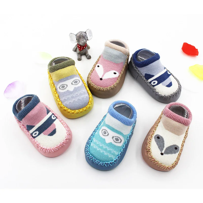 Носки-тапочки для малышей с героями мультфильмов детские кожаные тапочки детские домашние нескользящие носки-тапочки для маленьких девочек и мальчиков