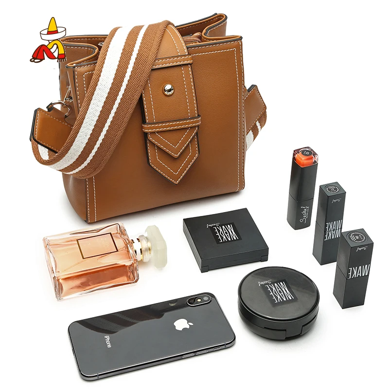 Large-capacity envelope design bucket bag Pure color feel delicate plump advanced fabric Multi-function women messenger bags