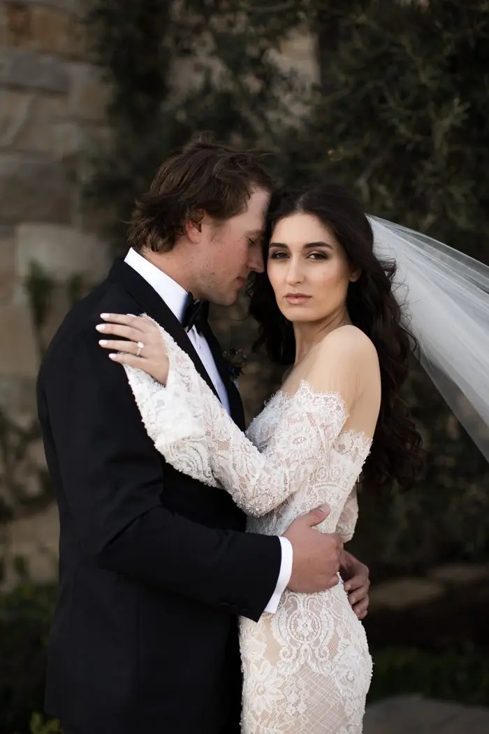we-cant-decide-which-we-love-more-the-elegant-opulence-or-epic-views-in-this-malibu-rocky-oaks-wedding-katrina-jayne-22-700x1050