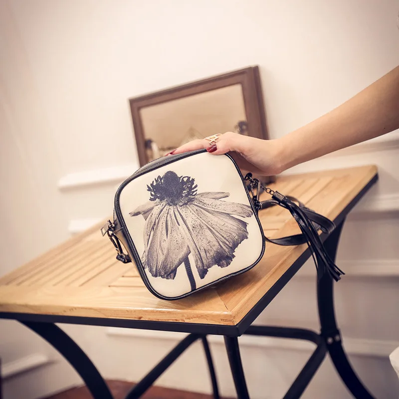 

Free shipping Fashion handbags new 2016 package printed Korean cartoon cute shoulder bag crossbody bags