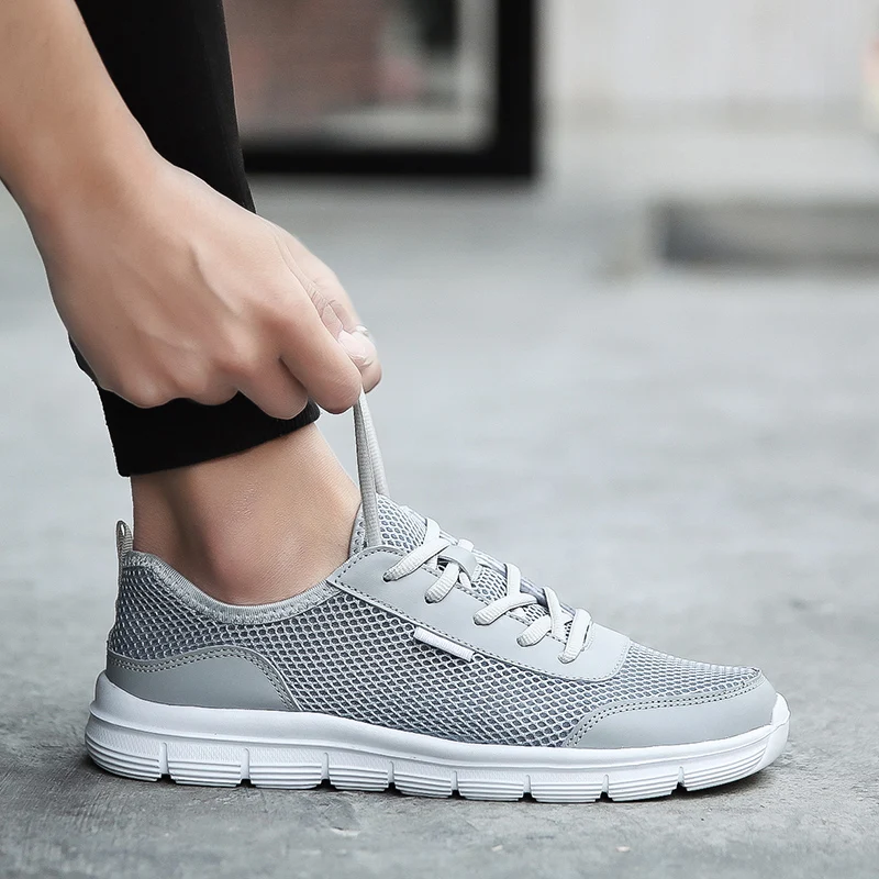 

2018 summer new men and women breathable sneakers unisex couple shoe black white blue light sports running shoes plus size 10 11