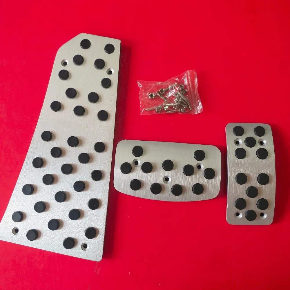 

DEE Accessories For MITSUBISHI PAJERO Automatic AT Pedal Pedales Plate Pads Styling Sticker Cover Fuel Gas Footrest Accelerator