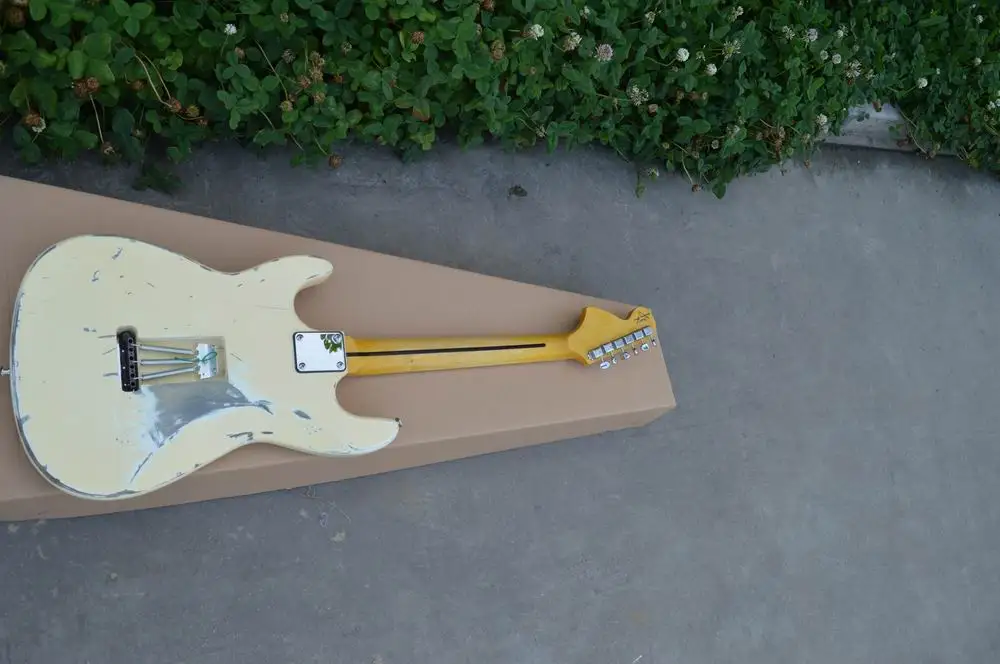 Free shipping Best selling custom shop STR Electric Guitar3 pickups in AGED Retro milk yellow 140610-0801