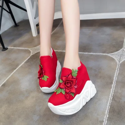 Сезон весна-осень; корейский стиль; модные кроссовки на платформе с вышивкой; повседневные белые/черные кроссовки для женщин; обувь на массивном каблуке; кроссовки - Цвет: Red Flower