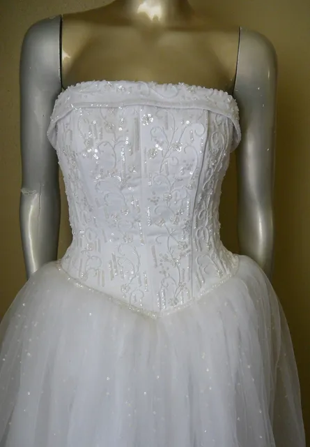 David S Bridal Michaelangelo Strapless Tulle White Wedding Dress David S Bridal Michaelangelo Strapless Tulle White Wedding Dress Beads
