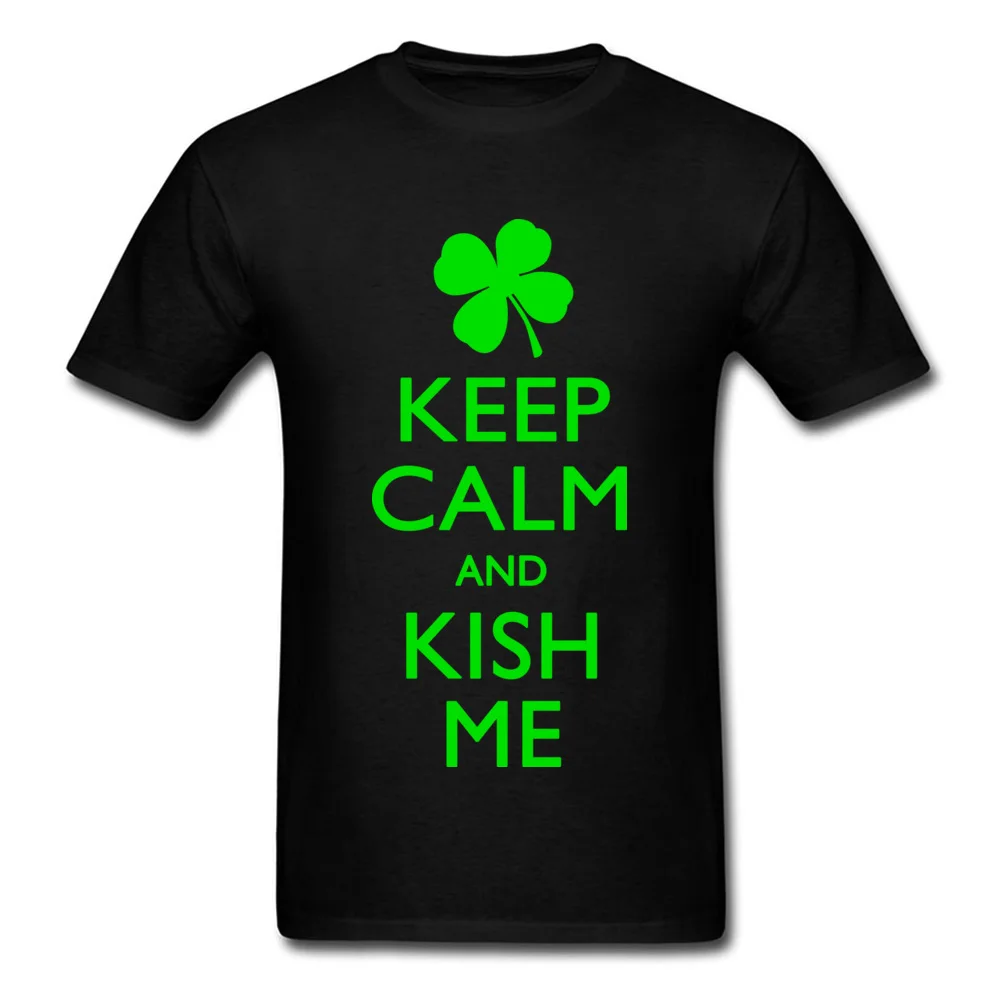 Мужская футболка с круглым вырезом Keep Calm And Kish Me короткими рукавами из 100% хлопка