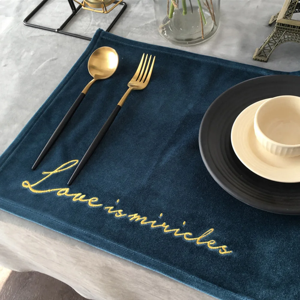 

Luxury Velvet Placemat Gold Thread Embroidery Table Mat Soft Heat Insulation Non Slip Placemat Bowl Coaster Home Decoration 1PCS