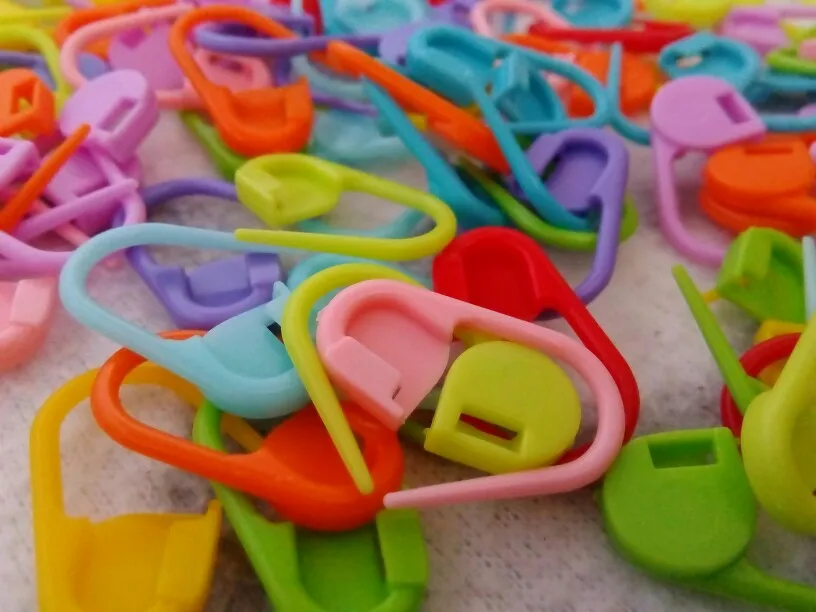 Nova 100pcs Locking Stitch Marker,10 Colors Each Color 10pcs, Lock Pins