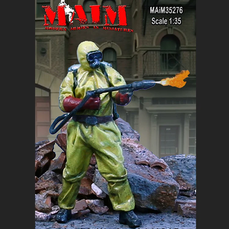 1/35  Scale Model Doomsday USA Soldier Biohazard Suit Gasmask M1 Garand Resin 