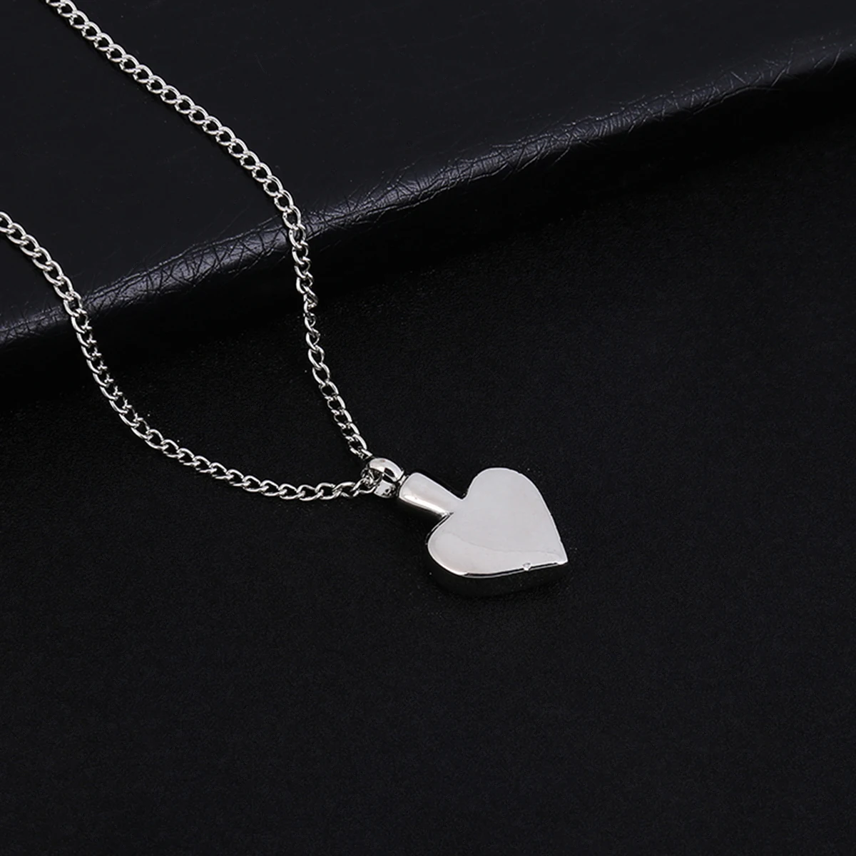 Vintage Ash Holder Mini Keepsake Necklaces Fashion Urn Cremation Crystal Cross Hearts Pendant Necklaces For Women Jewelry