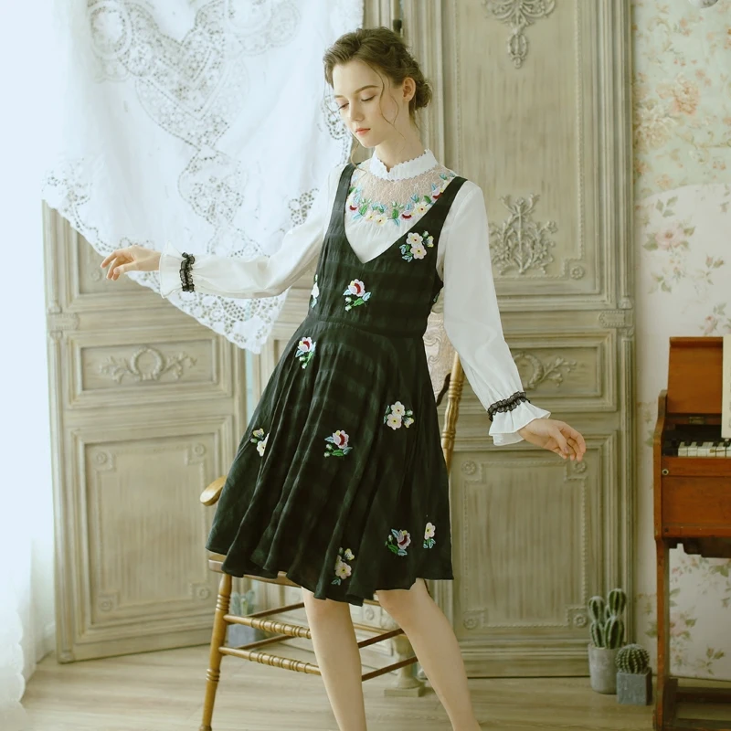 

LYNETTE'S CHINOISERIE Spring Autumn Original Design Women Stripe Vintage Flower Embroidery Sleeveless Slim Dresses