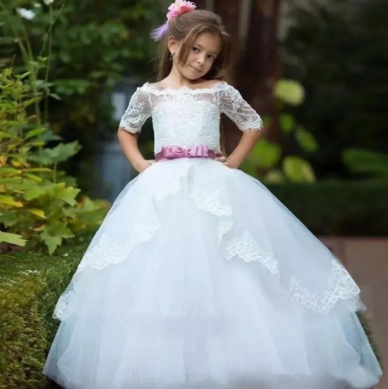 

New Off Shoulder White Lace Flower Girls Dresses for Wedding Half Sleeve Girls First Communion Dress Ball Gown