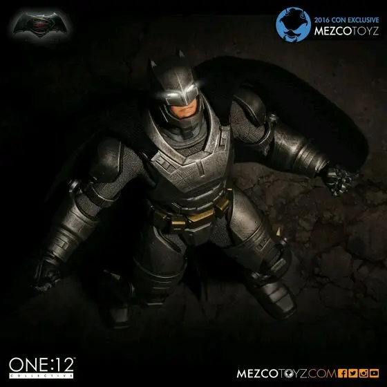 

MEZCO TOYZ Batman v Superman Armored BatmanOne:12 Collective Figure Collectible Model Toy with LED Light