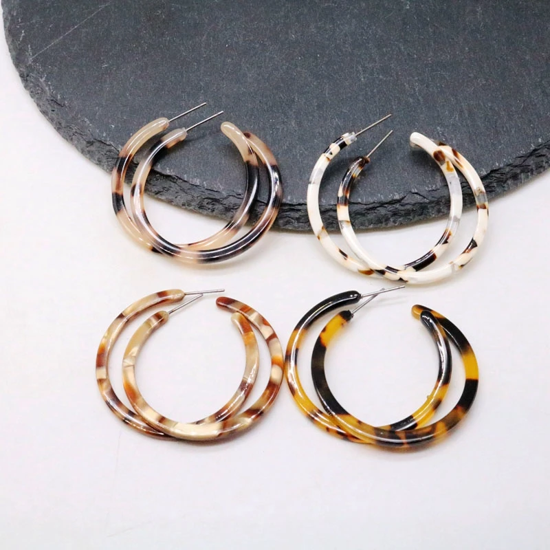 

Free Shipping Simple Cute C Shape Resin Stud Earrng