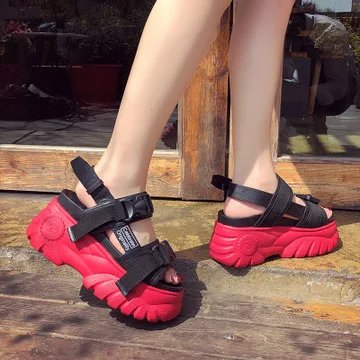 Женские босоножки Летняя обувь г. Женские повседневные кожаные сандалии на платформе для женщин, летние женские туфли на высоком каблуке пляжные сандалии - Цвет: Black