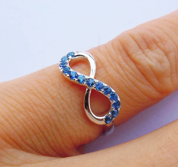 Цельное кольцо из стерлингового серебра 925 пробы и темно-синего фианита