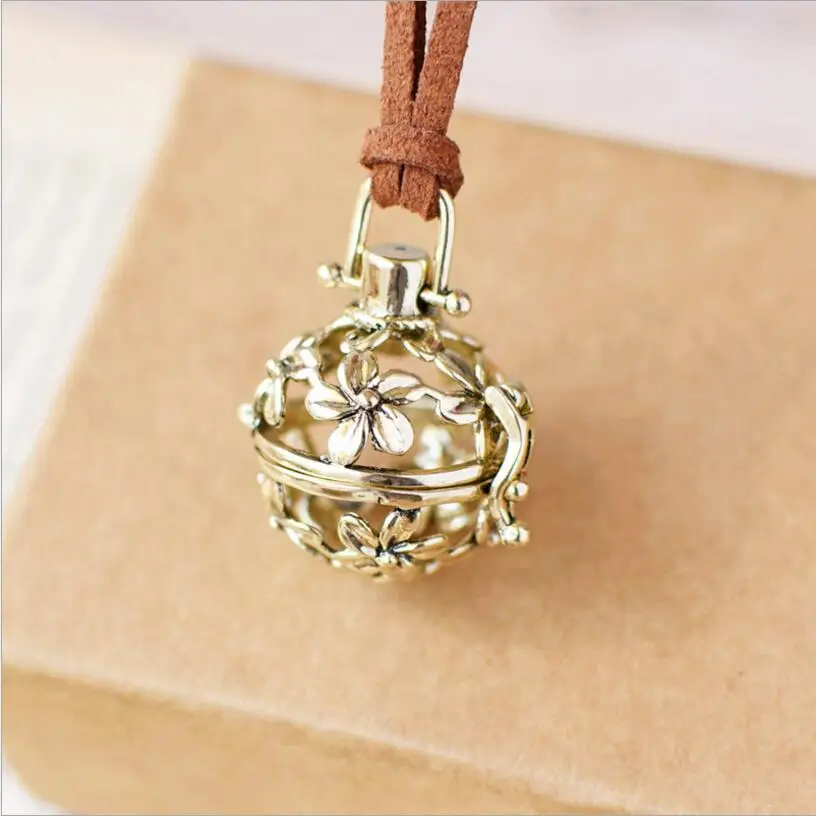 

2019 New Hot Carving Pomegranate Essential Oil Perfume Diffuser Sachet Ball Long Photo Locket Pendant Necklace