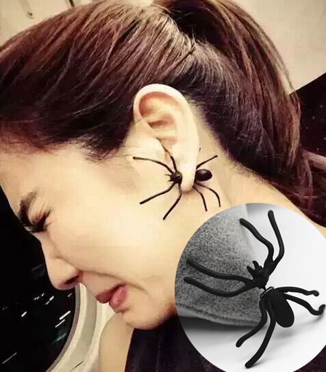 Leslie Hot Fashion 1Piece 3D Creepy Black Spider Ear Stud Earrings Hot Selling Unique Punk Earrings For Women Halloween Gifts