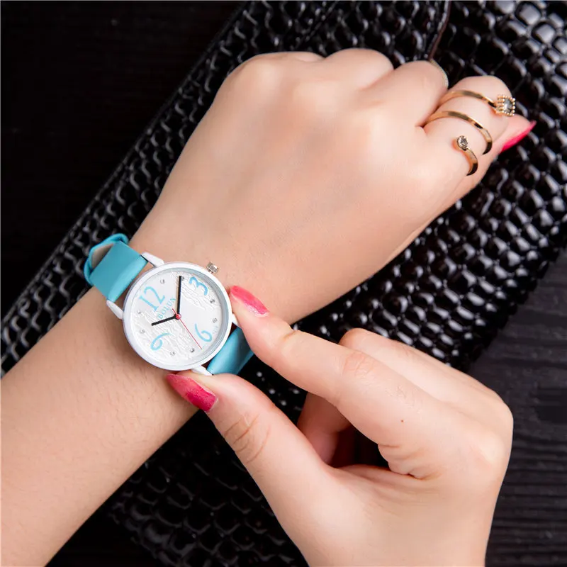 

New Lady girl watch Clock luxury gift Fashion Female Models Fashion Heart Dial Thin Belt Belt Watch women students watch