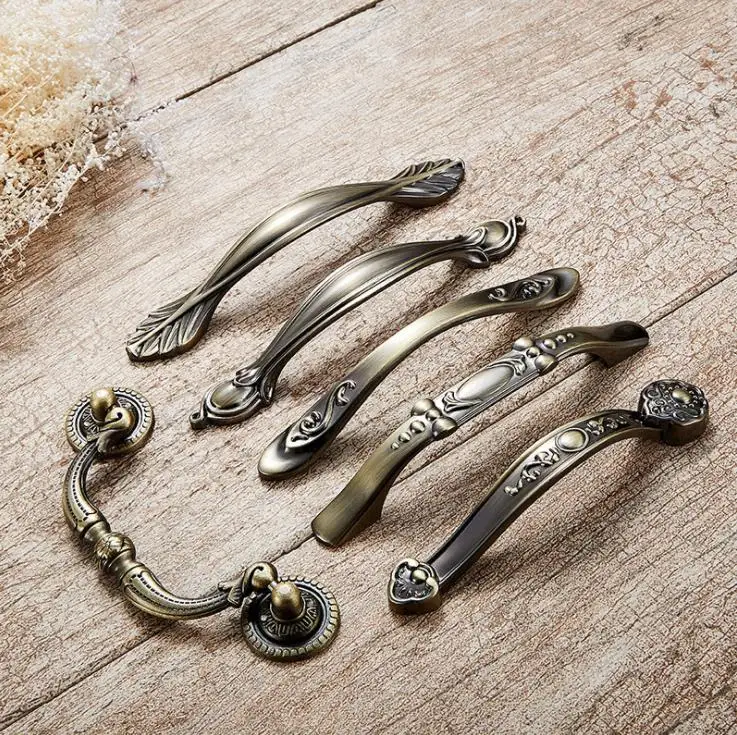 FAST SHIPPING Antique Brass Finish Collections Ancient European Style Garden Cabinet handle Cabinet Knob Door Pull FAST SHIPPING Antique Brass Finish Collections Ancient European Style Garden Cabinet handle Cabinet Knob Door Pull