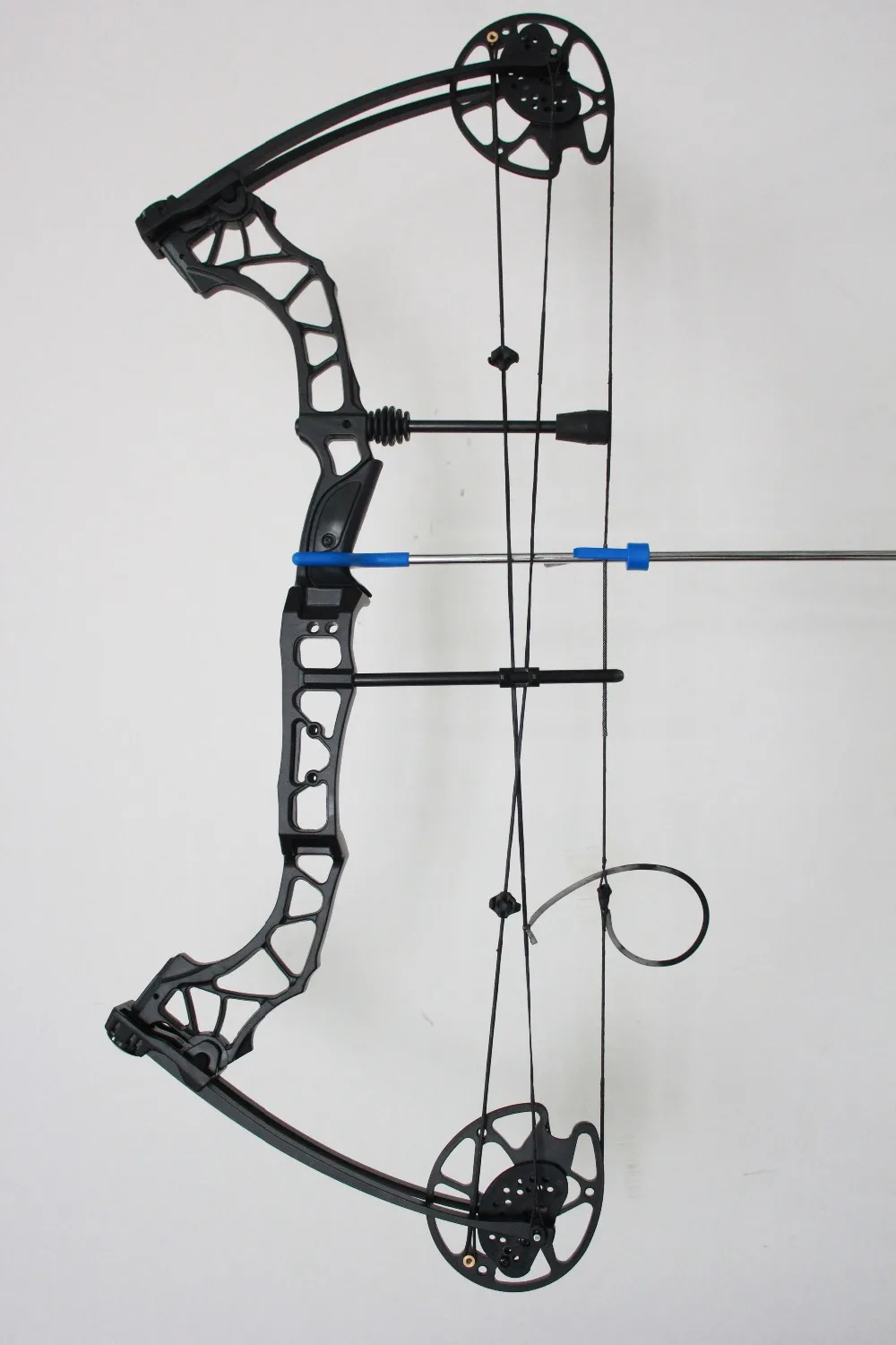 

Kaimei Qin high quality outdoor sports right hand hunting compound bow with free shipping and accessories.