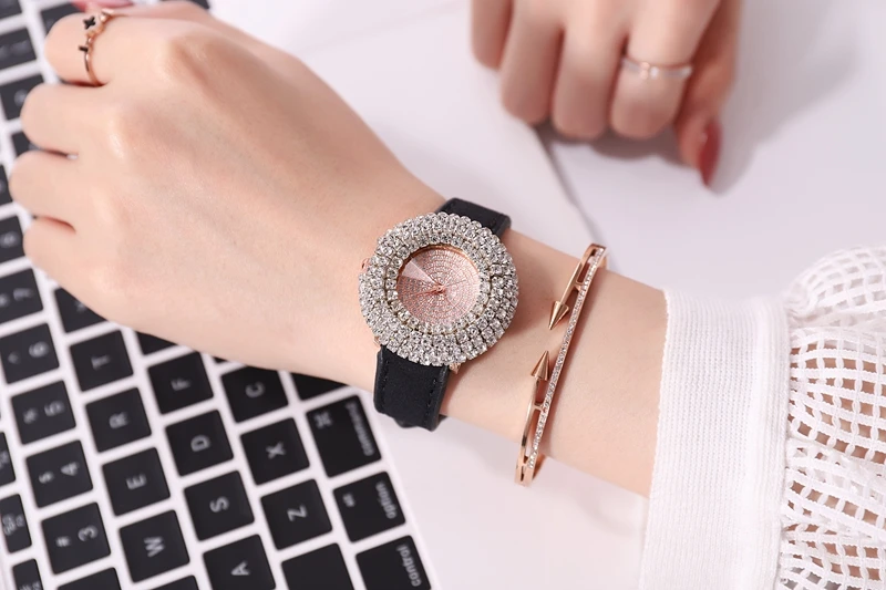 women clock (3)