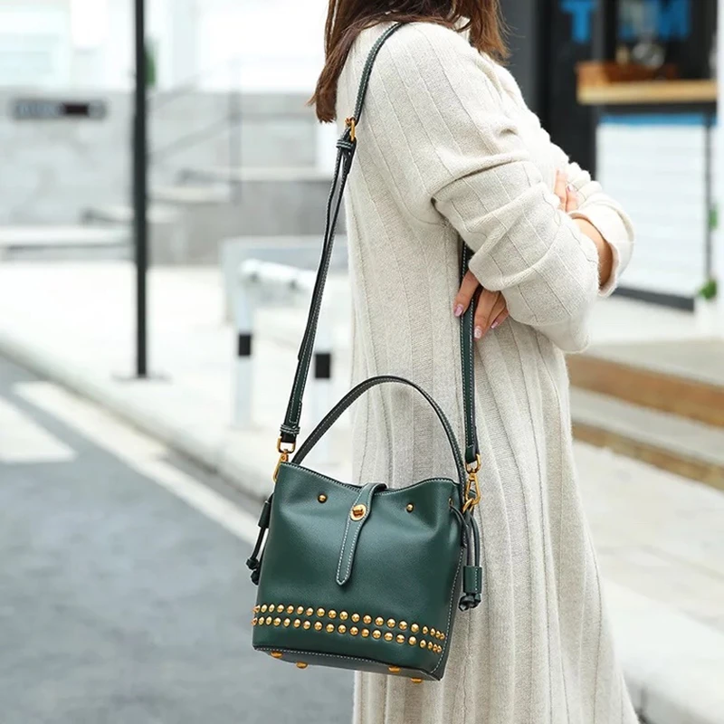 

IMIDO new leather handbags Europe and America velvet leather bucket bag trend hand bag shoulder Messenger bag wild ladies