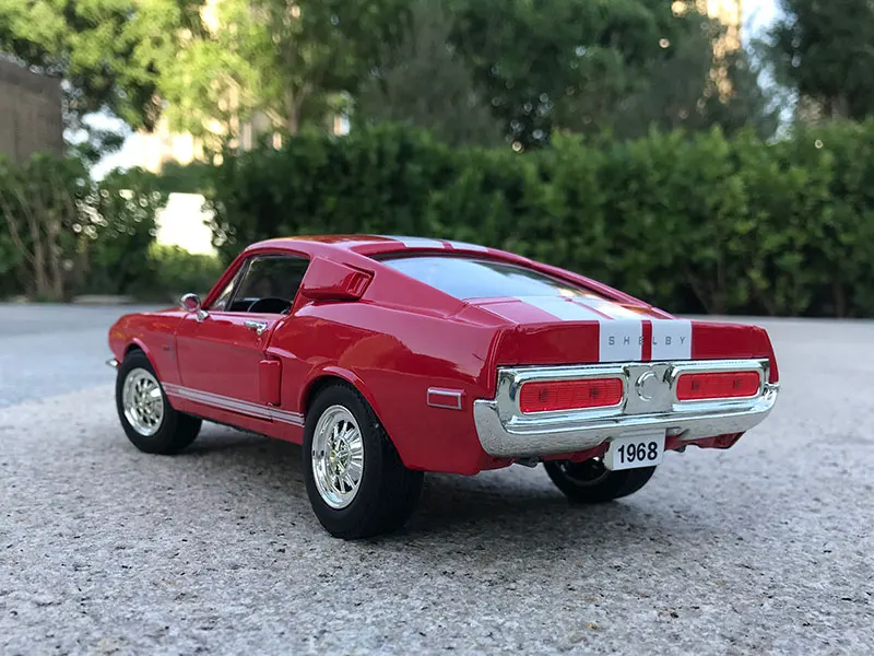 1/18 1968 Шелби GT 500KR| |