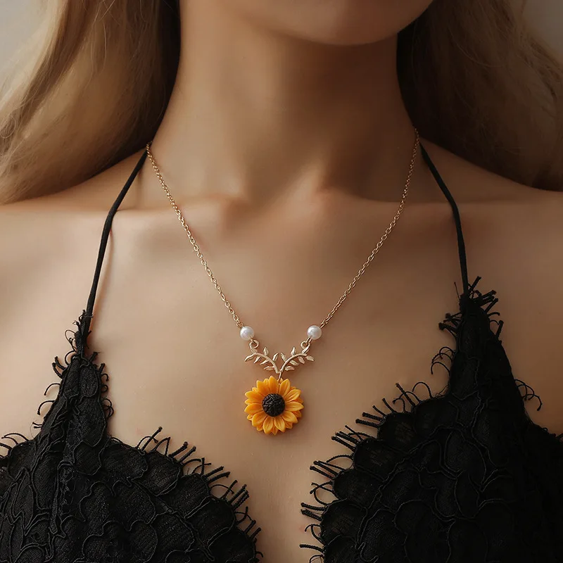 

NK157 HOT Delicate Sunflower Pendant Necklace For Women Creative Imitation Pearls Jewelry Harajuku Necklace Clothes Accessories