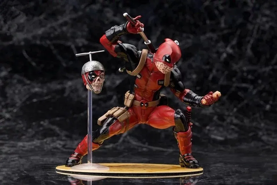 

DISNEY Marvel X-men Deadpool 16cm Action Figure Anime Mini Decoration PVC Collection Figurine Toy model for children gift