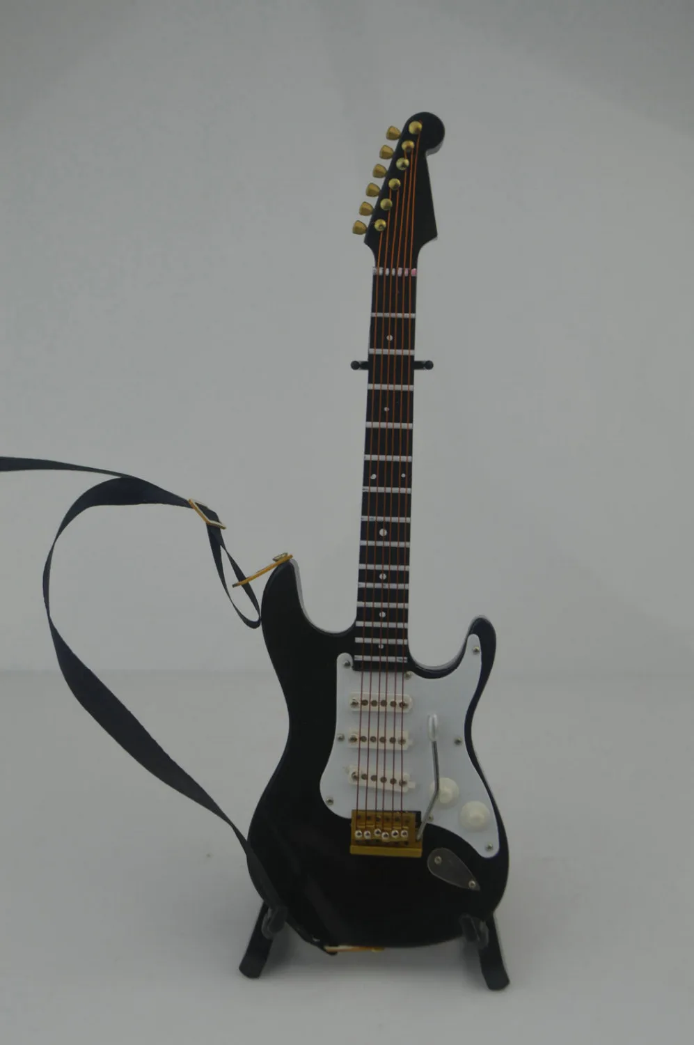 Compra guitarra figuras de acción online al por mayor de