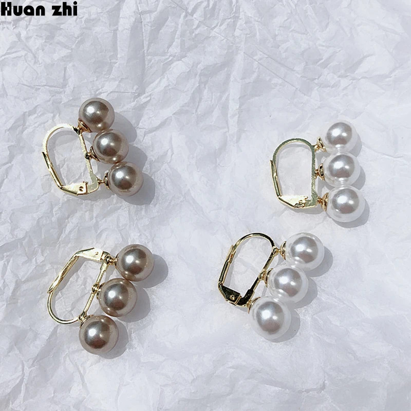 

HUANZHI 2019 Vintage Classic Brass Plated Gold Metal Hook Three Pearl Small Stud Earrings for Women Girl Student Gift