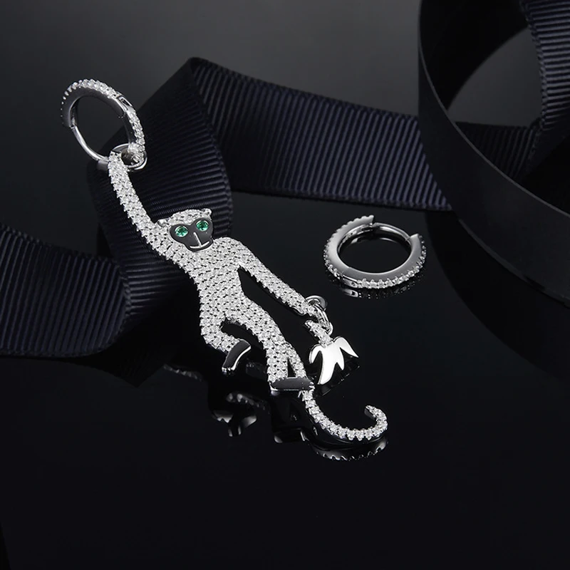 Серьги женские Асимметричные из серебра 925 пробы с камнями высокого