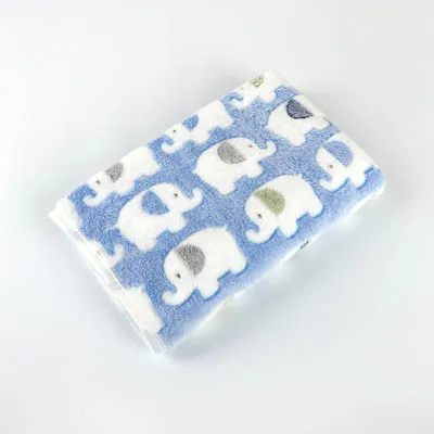 Новое осенне-зимнее уплотненное теплое собачьи матрасы-лежанки для питомцев, удобное Флисовое одеяло с принтом милого слона для маленьких собак 10A - Цвет: Синий