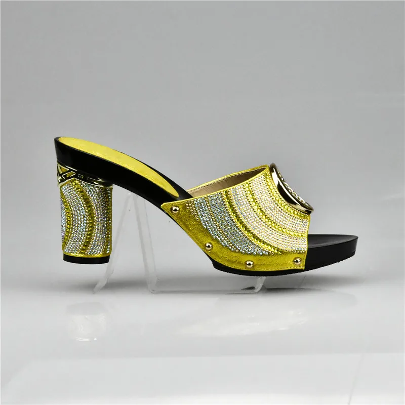 Новое поступление золота Цвет комплект из обуви и сумки, украшенные Стразы в нигерийском стиле Для женщин Свадебный комплект из обуви и сумки обувь высокого качества