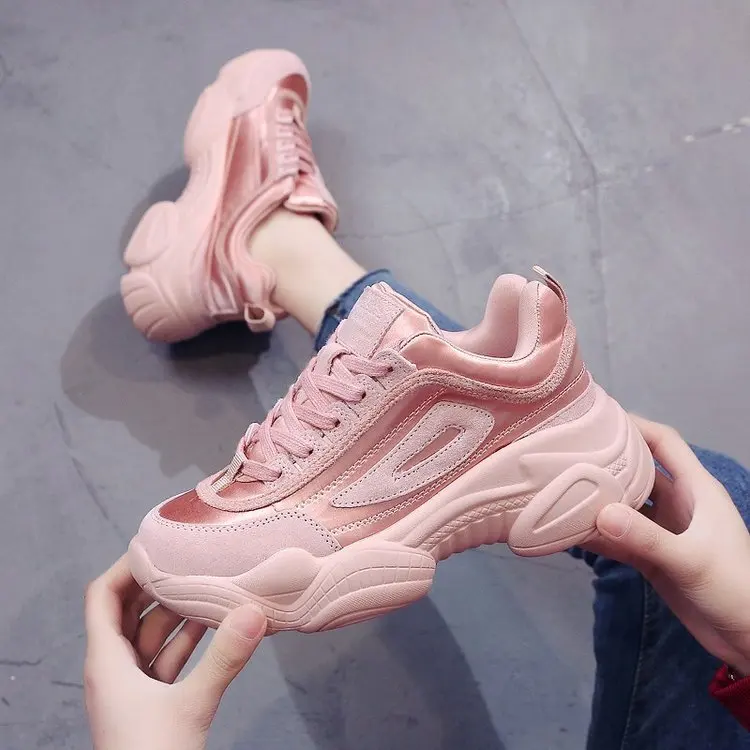 

2019 spring new Korean women's shoes thick-soled super fire casual shoes women..
