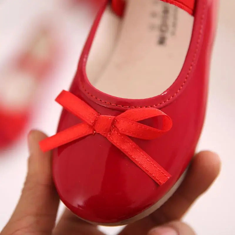 Новинка Сезон лето осень Детская обувь Сандалии для девочек Кожаная принцессы с