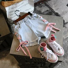 Летние джинсы для девочек; джинсовые шорты для малышей; модные детские шорты; рваные цветные шорты с перекрестной шнуровкой для детей от 2 до 7 лет