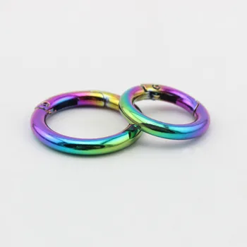 Preise 2 PcsO Ring Regenbogen Schlüsselring Haken Runde Karabiner Snap Clip Trigger Frühling Schlüsselring Schnalle, O Ring Für Taschen, DIY Tasche Zubehör
